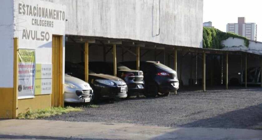 G1 - Estacionamento perto do Maracanã cobra até R$ 100: 'preço de