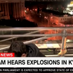 Equipe da CNN americana registra explosões na Ucrânia