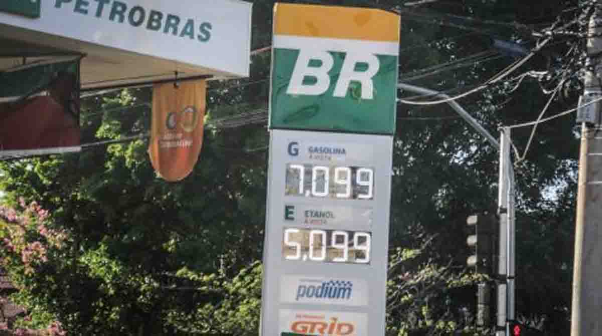 Gasolina vendida a R$ 7