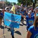 Professores mantêm greve em Dourados apesar de decisão judicial e fazem protesto