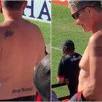 Vídeo: Torcedor exibe tatuagem nazista e é expulso do estádio no RS