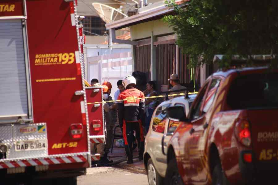 Incêndio destruiu a área dos fundos da residência