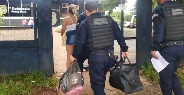 Traficante é presa após pegar mala com Supermaconha de motorista de aplicativo
