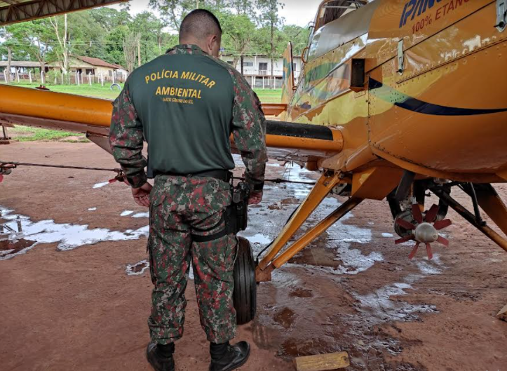 Vazamento de veneno no hangar de avião da propriedade.