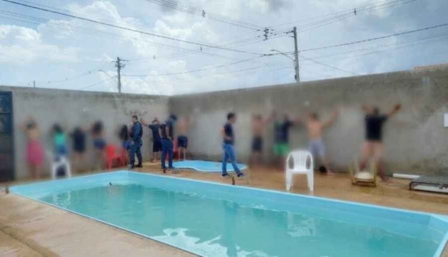 Festa termina com 11 presos em cidade de MS após adolescente entrar em coma alcoólico