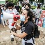 Acadêmicos da UFMS fazem protesto e tentam negociar refeição a R$ 15