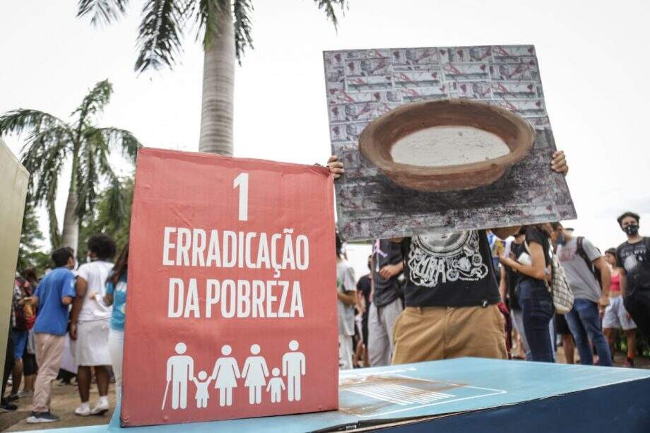protesto ufms RU4 1 - Acadêmicos da UFMS fazem protesto e tentam negociar refeição a R$ 15