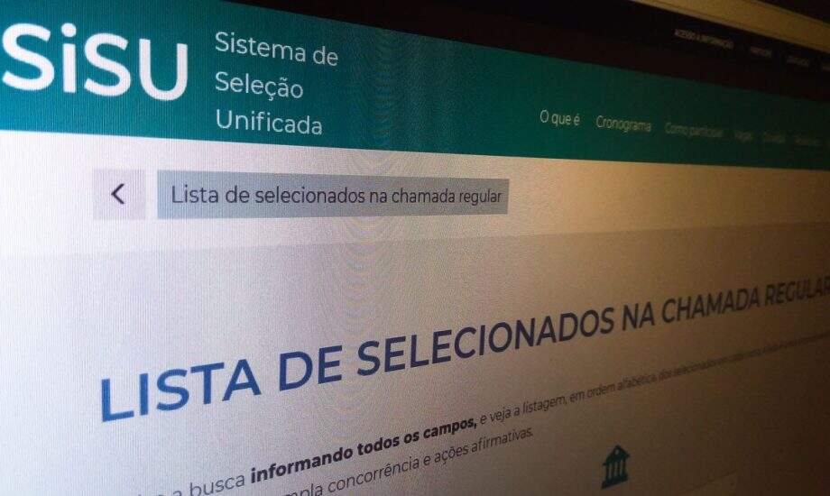 O prazo para matrículas dos candidatos selecionados em chamada regular encerra hoje (8).