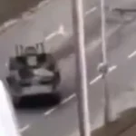 VÍDEO: Tanque que atropelou carro em Kiev era ucraniano e não russo