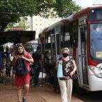 Em ônibus lotados de Campo Grande, passageiros não acreditam que seja o momento de tirar as máscaras