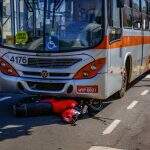 VÍDEO: moto vai parar embaixo de ônibus em acidente no novo corredor da Rua Guia Lopes