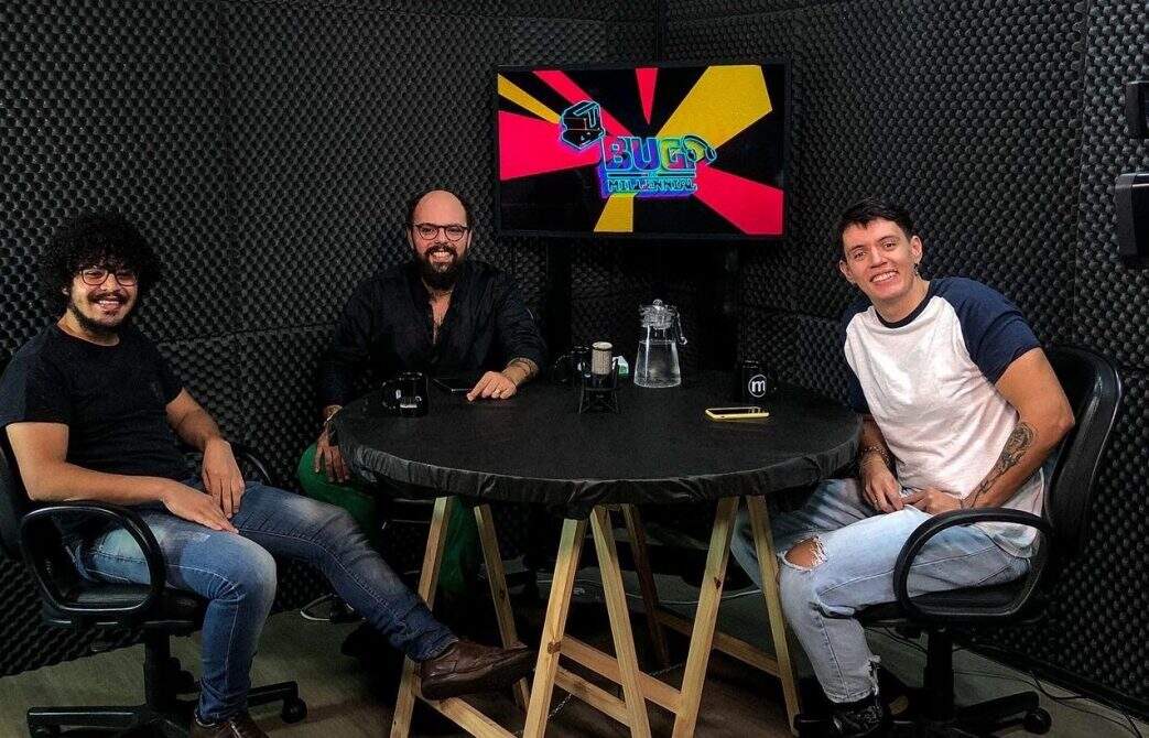 Atores da novela Pantanal, Tero Queiroz e André Tristão participam do podcast Bug do Millennial