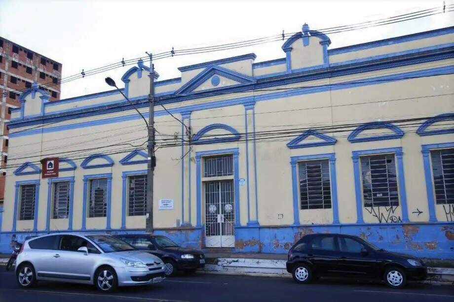 Antigo Colégio Osvaldo Cruz está sendo reformado para abrigar Escola de Saúde.