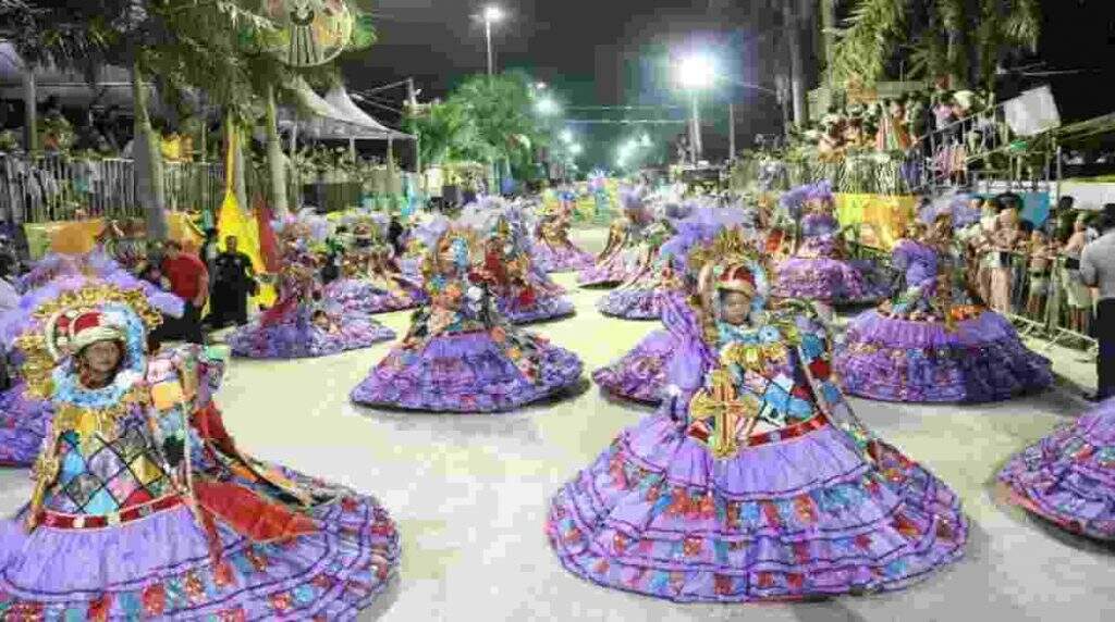 Desfile escolas de Samba em Corumbá