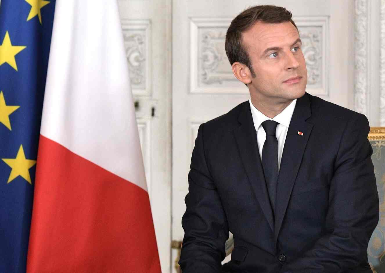 De olho no voto muçulmano, Macron defende o uso do véu e a liberdade religiosa
