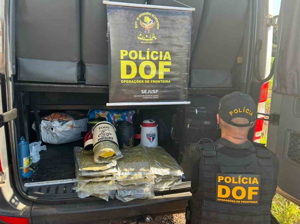Polícia encontra cocaína e skank em garrafas térmicas na fronteira