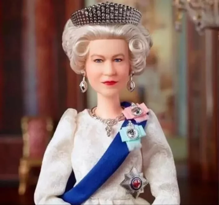 IMG 20220423 175530 760 - Rainha ganha sua própria Barbie no Jubileu de Platina
