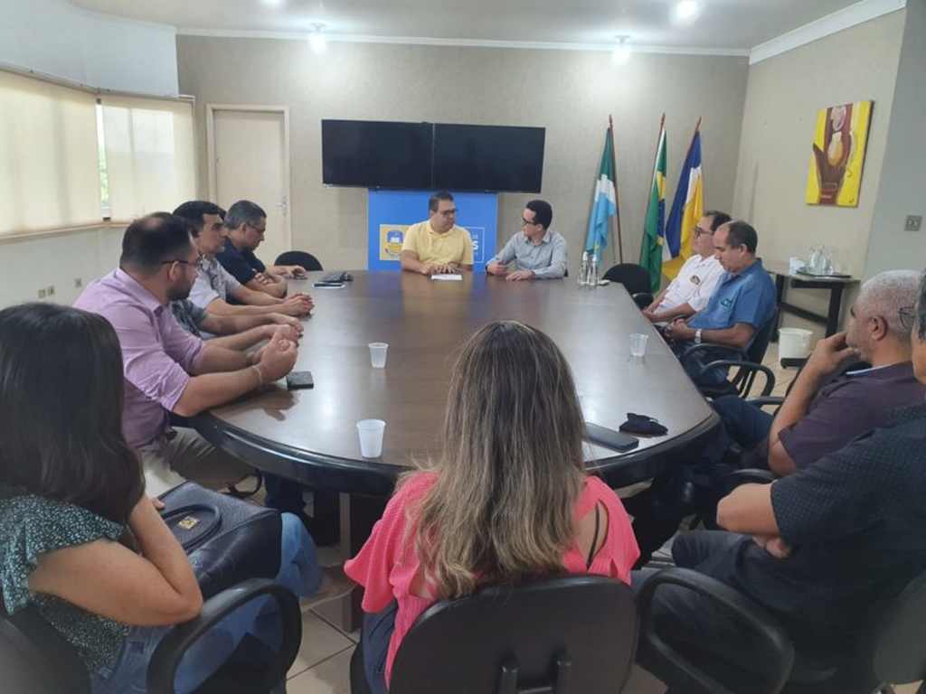 Alan Guedes sanciona Lei que altera a carreira tributária de Dourados e anuncia concurso