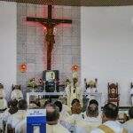 Missa dos Santos Óleos reúne sacerdotes para renovação da fé em paróquia de Campo Grande