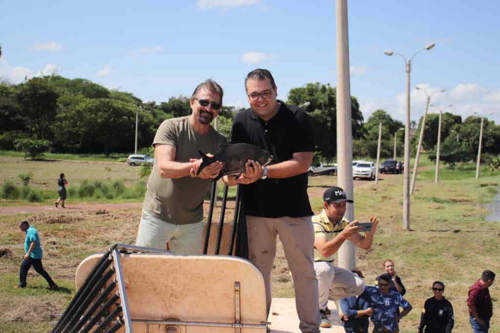 Prefeitura abastece parque com tilápias e pacus e libera pescaria na Semana Santa