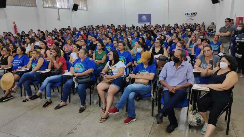 Após 23 dias de greve, professores de Dourados voltam às aulas