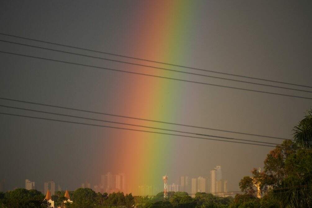 WhatsApp Image 2022 04 04 at 18.04.00 - Após chuva, morador faz belo registro de arco-íris surpreendente que coloriu céu de Campo Grande