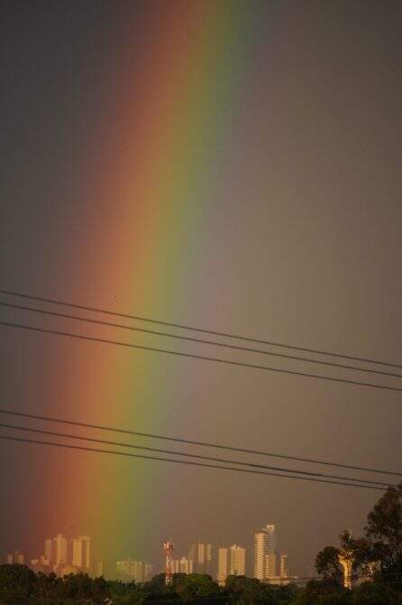 WhatsApp Image 2022 04 04 at 18.04.57 - Após chuva, morador faz belo registro de arco-íris surpreendente que coloriu céu de Campo Grande