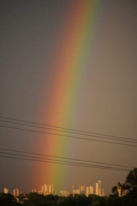 WhatsApp Image 2022 04 04 at 18.05.03 - Após chuva, morador faz belo registro de arco-íris surpreendente que coloriu céu de Campo Grande