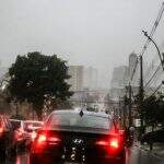 Chuva alaga ruas e causa congestionamentos em avenidas de Campo Grande