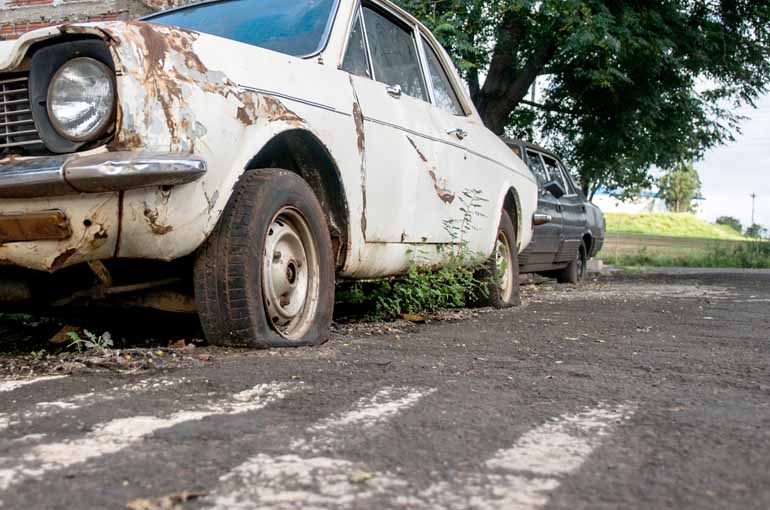 Corumbá sanciona Lei que autoriza remoção de veículos abandonados em vias públicas