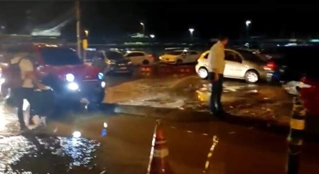VÍDEO: Morador relata atraso no pouso, congestionamento e alagamento no Aeroporto de Campo Grande