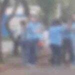 VÍDEO: Alunos são flagrados carregando blocos de cimento em escola de Campo Grande