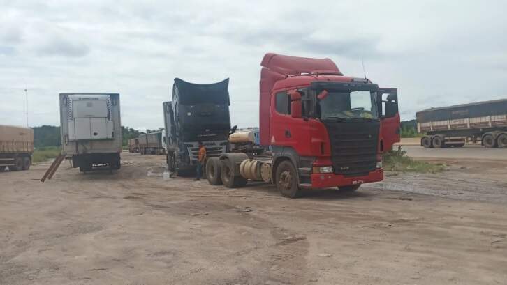 Caminhoneiro dado como desaparecido é suspeito de ter vendido carreta e carga no Paraguai
