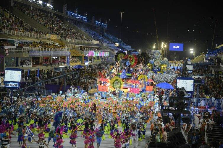 Rio: Carnaval renasce no Sambódromo após dois anos de pandemia