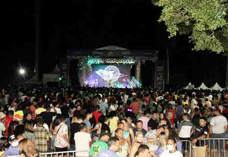Carnaval de Corumbá foi aberto com show de Tatau