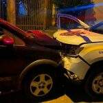 Embriagada e com bebê no carro, motorista bate em viatura da Guarda Municipal e é presa