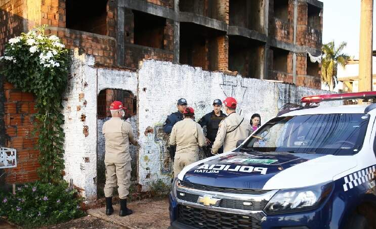 Corpo em decomposição de homem é encontrado em prédio abandonado na Vila Olinda