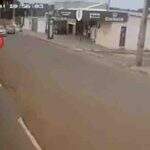 VÍDEO: criança é atropelada ao atravessar a rua correndo em Campo Grande