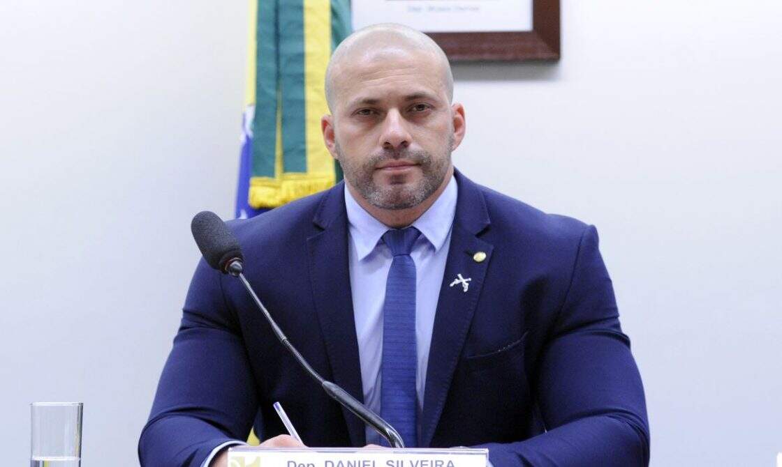 Moraes prorroga por 60 dias inquérito contra Silveira sobre violações à tornozeleira