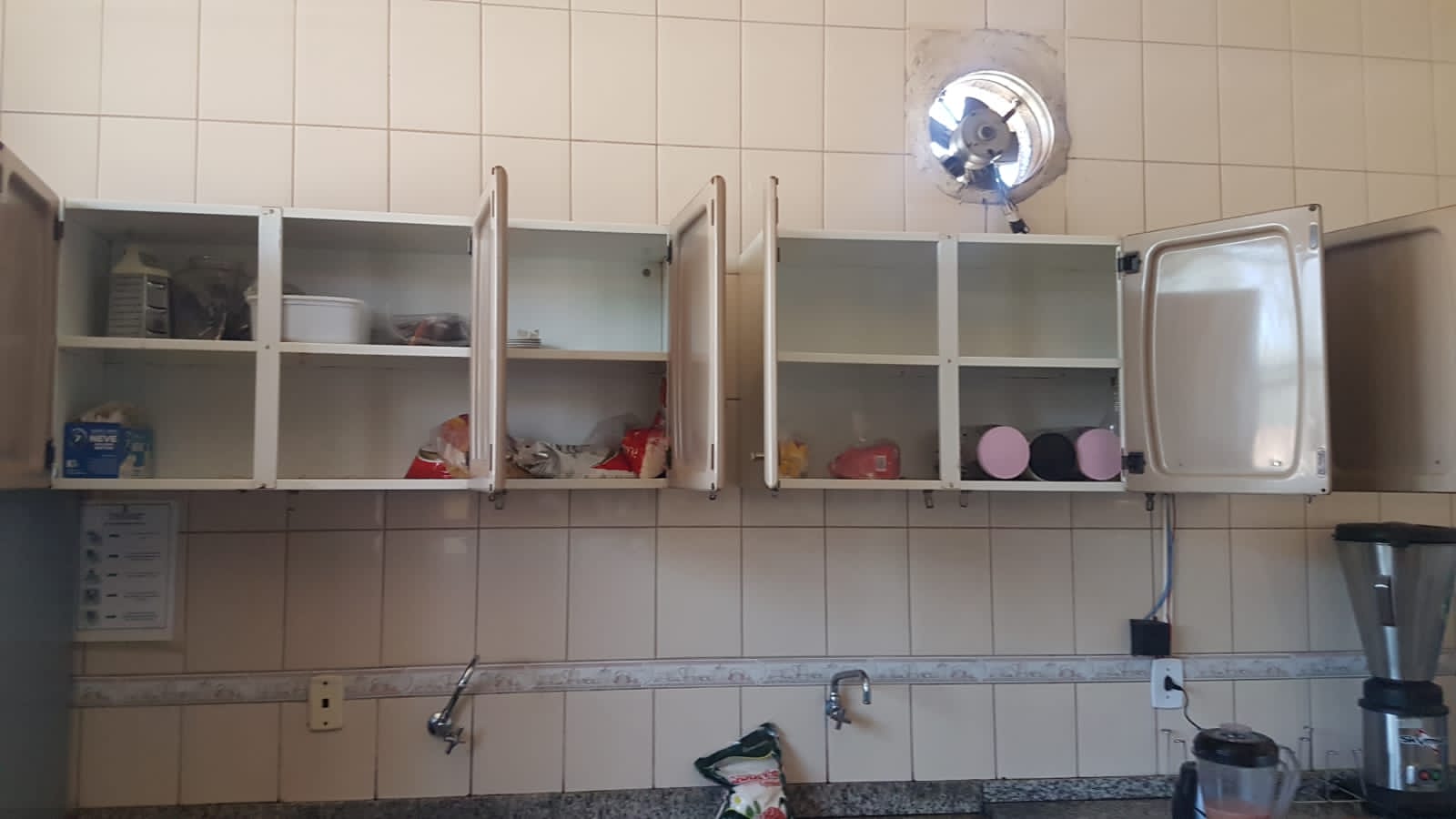 Suspeito de furto é preso dormindo na cozinha de escola na Vila Carvalho