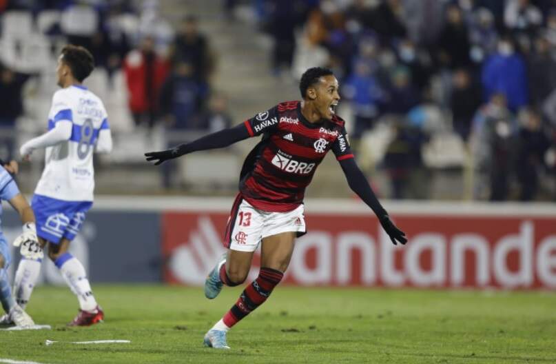 Gabriel brilha e Flamengo derrota Universidad Católica no Chile