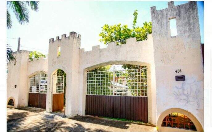 image 3 2 edited - Campo Grande tem castelo onde morador realiza sonho 'medieval'