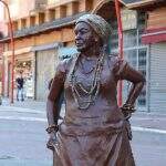 Madrinha Eunice, ícone negro do samba, ganha estátua em praça de SP
