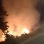 VÍDEO: incêndio com chamas altas e muita fumaça em terreno causa transtornos no Centenário