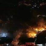 Incêndio destrói galpão próximo ao Aeroporto de Cumbica, em Guarulhos