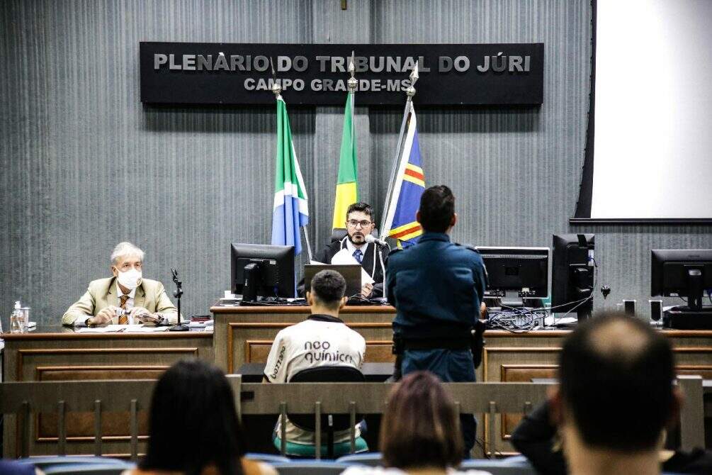 Após 9 anos, padrasto é absolvido por atentado a tiros contra enteado em Campo Grande