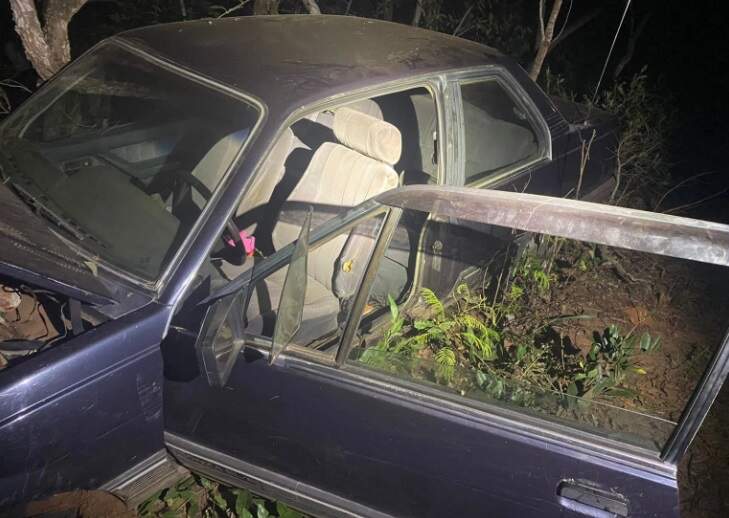 Carro furtado é encontrado abandonado no Parque do Lageado