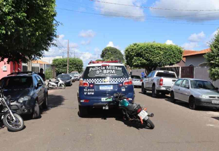 Motociclista embriagado tenta fugir da PM e acaba preso ao colidir na viatura