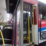 VÍDEO: homem não consegue assaltar passageira e quebra janela de ônibus para fugir no Tiradentes