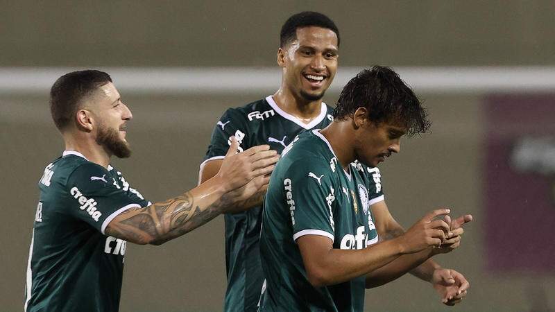 Palmeiras sofre, mas vira e abre vantagem sobre a Juazeirense na Copa do Brasil